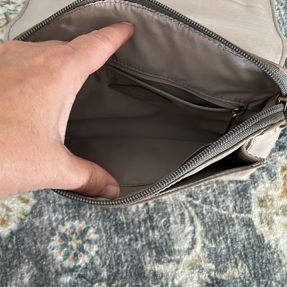 Fossil leather crossbody purse. Taupe in good used condition. - Picture 7 of 11